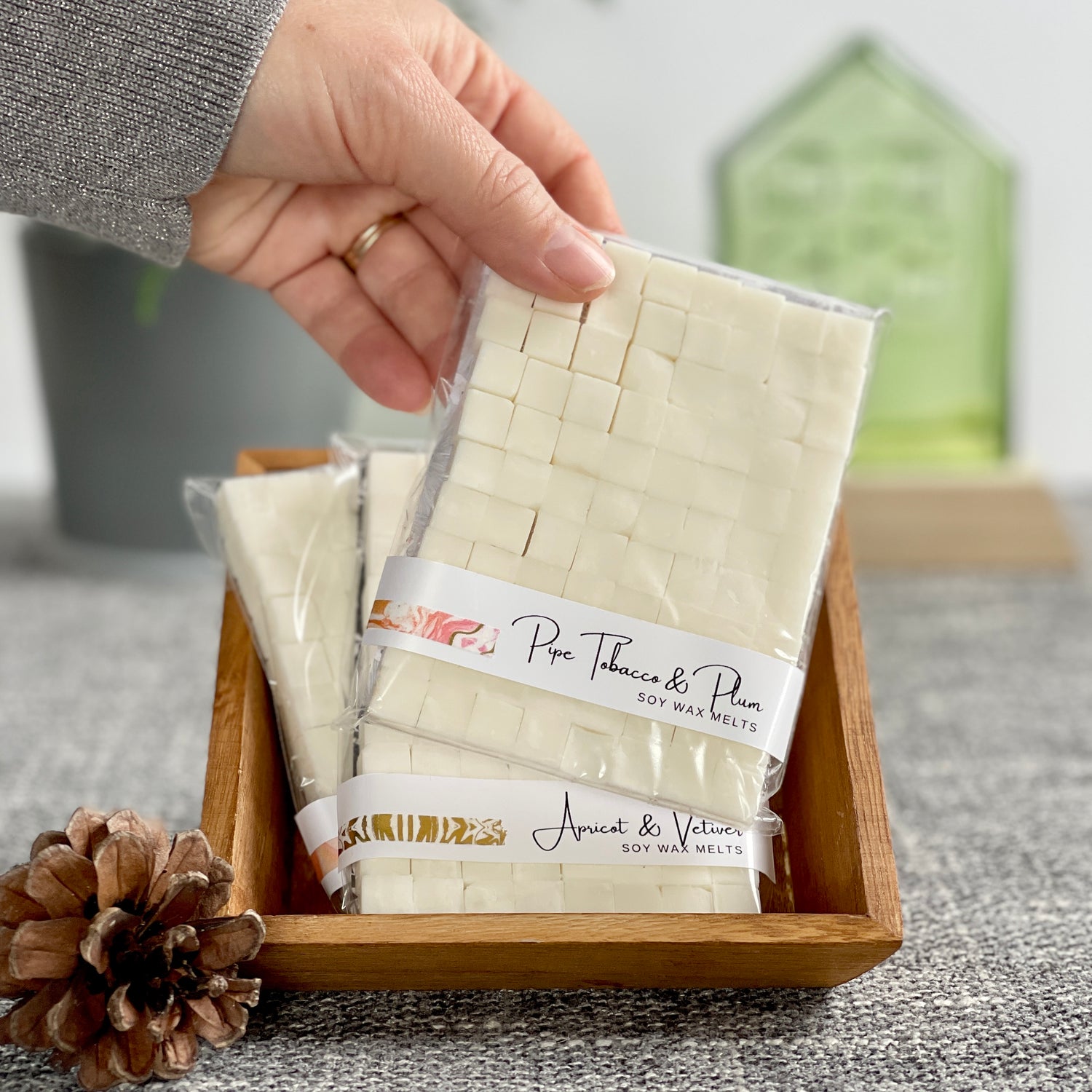 pourable wax melts in 2.5 ounce packages